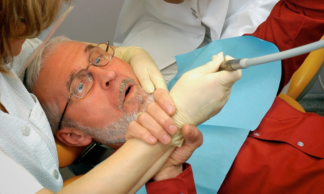 Dentist-and-scared-patient