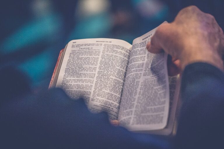4 Tips for Digging Deeper Into Scripture